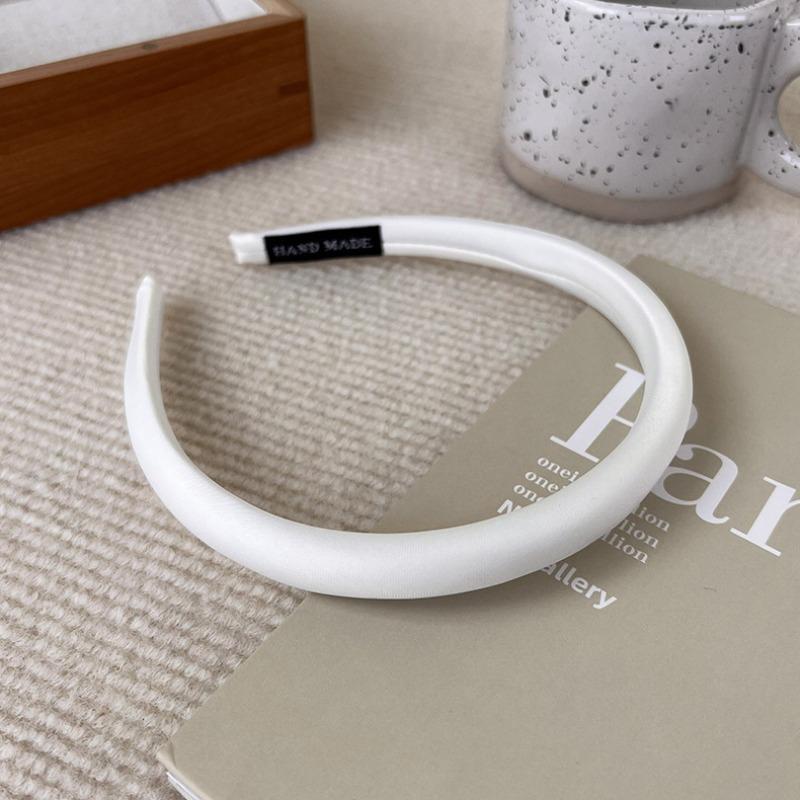 Light Luxury Fashion Sense Satin Thin Edge Sponge Headband Women s Solid Color High Skull Top Hair Accessories Headband
Light Luxury Fashion Sense Satin Thin Edge Sponge Headband Women s Solid Color High Skull Top Hair Accessories Headband