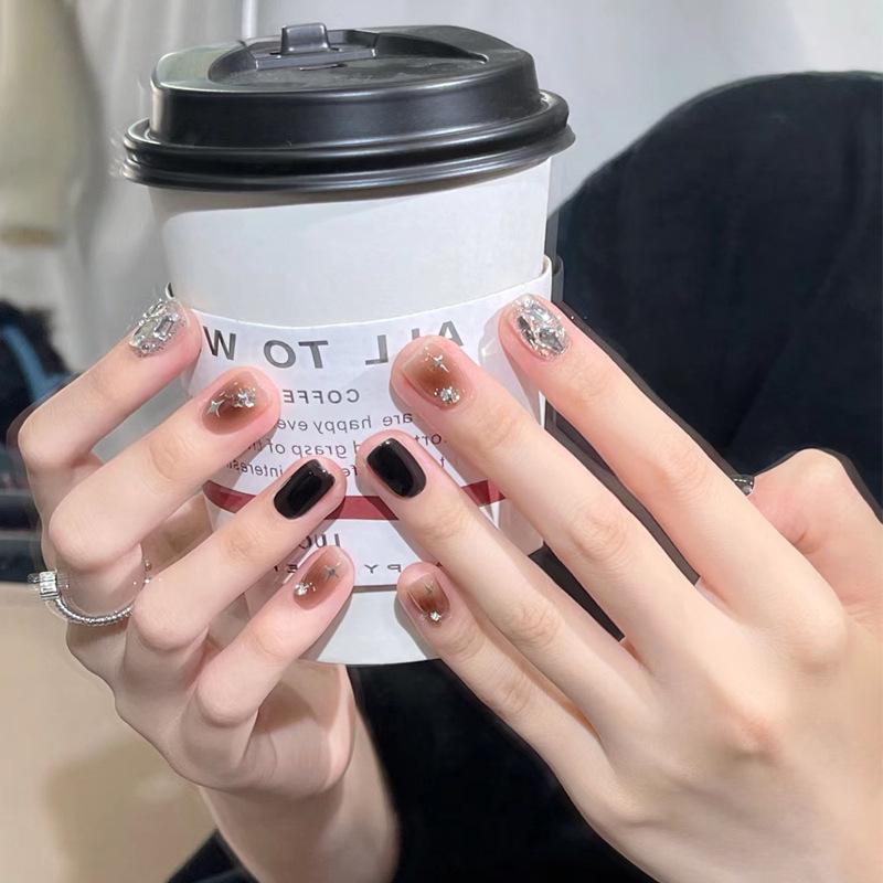 Handmade Wearable Nail Art: Short Autumn/Winter Whitening Style, Trendy Removable False Nails Gel Nail Glue Type
Handmade Wearable Nail Art: Short Autumn/Winter Whitening Style, Trendy Removable False Nails Gel Nail Glue Type