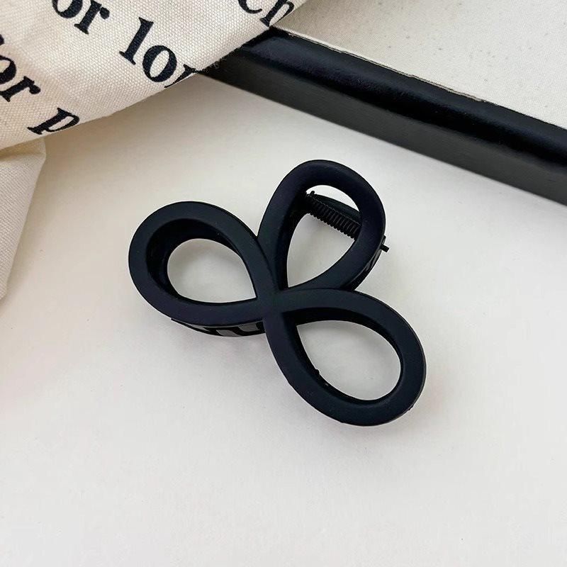 Vintage Frosted Shamrock Hair Clip for Women Elegant Shark Clip Fashion Girl Hair Claw Large Clip Ponytail Hairpin Crab Headwear
Vintage Frosted Shamrock Hair Clip for Women Elegant Shark Clip Fashion Girl Hair Claw Large Clip Ponytail Hairpin Crab Headwear