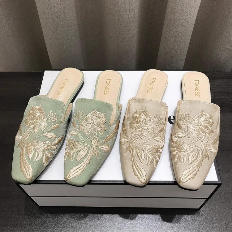New Chinese embroidered bag head half slippers women s outer wear 2025 spring and summer new retro versatile flat bottom muller half tray 35 зелёный
New Chinese embroidered bag head half slippers women s outer wear 2025 spring and summer new retro versatile flat bottom muller half tray 35 зелёный