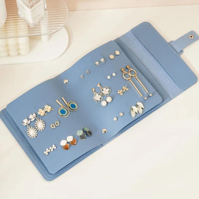 Сумка для хранения ювелирных изделий Дорожная Портативная Многофункциональная Хранение серег и сережек Большая вместимость Хранение ювелирных изделий Бытовое Хранение разного 16*14*4cm синий
Сумка для хранения ювелирных изделий Дорожная Портативная Многофункциональная Хранение серег и сережек Большая вместимость Хранение ювелирных изделий Бытовое Хранение разного 16*14*4cm синий