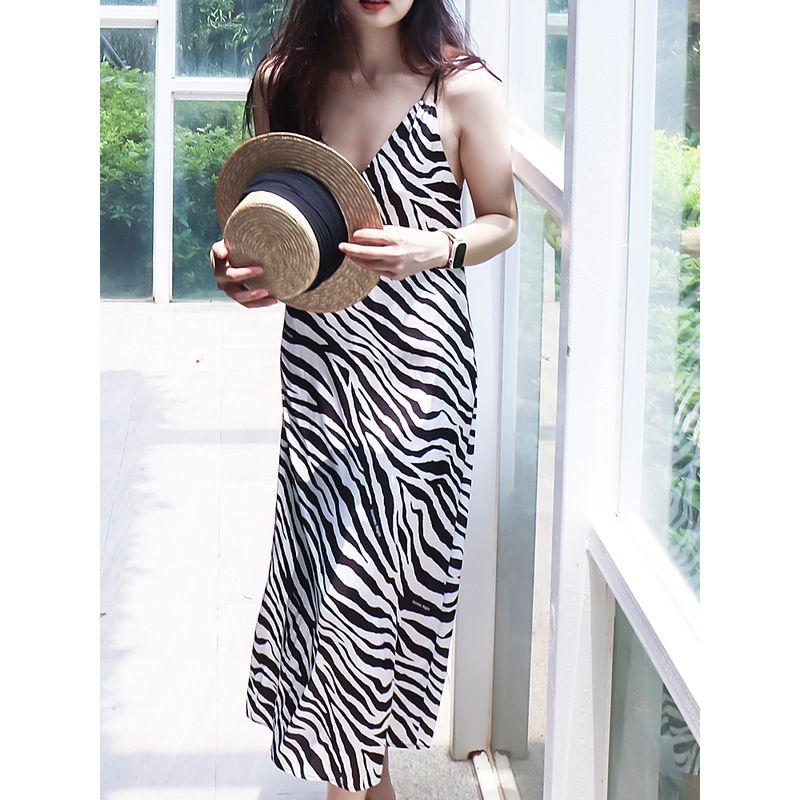 Weijia Same Style Stripe Silk Satin Suspender Skirt Cross Dress Summer Vacation Can Be Worn outside Home Long dress Black and White Zebra Suspender Dress M/L
Weijia Same Style Stripe Silk Satin Suspender Skirt Cross Dress Summer Vacation Can Be Worn outside Home Long dress Black and White Zebra Suspender Dress M/L
