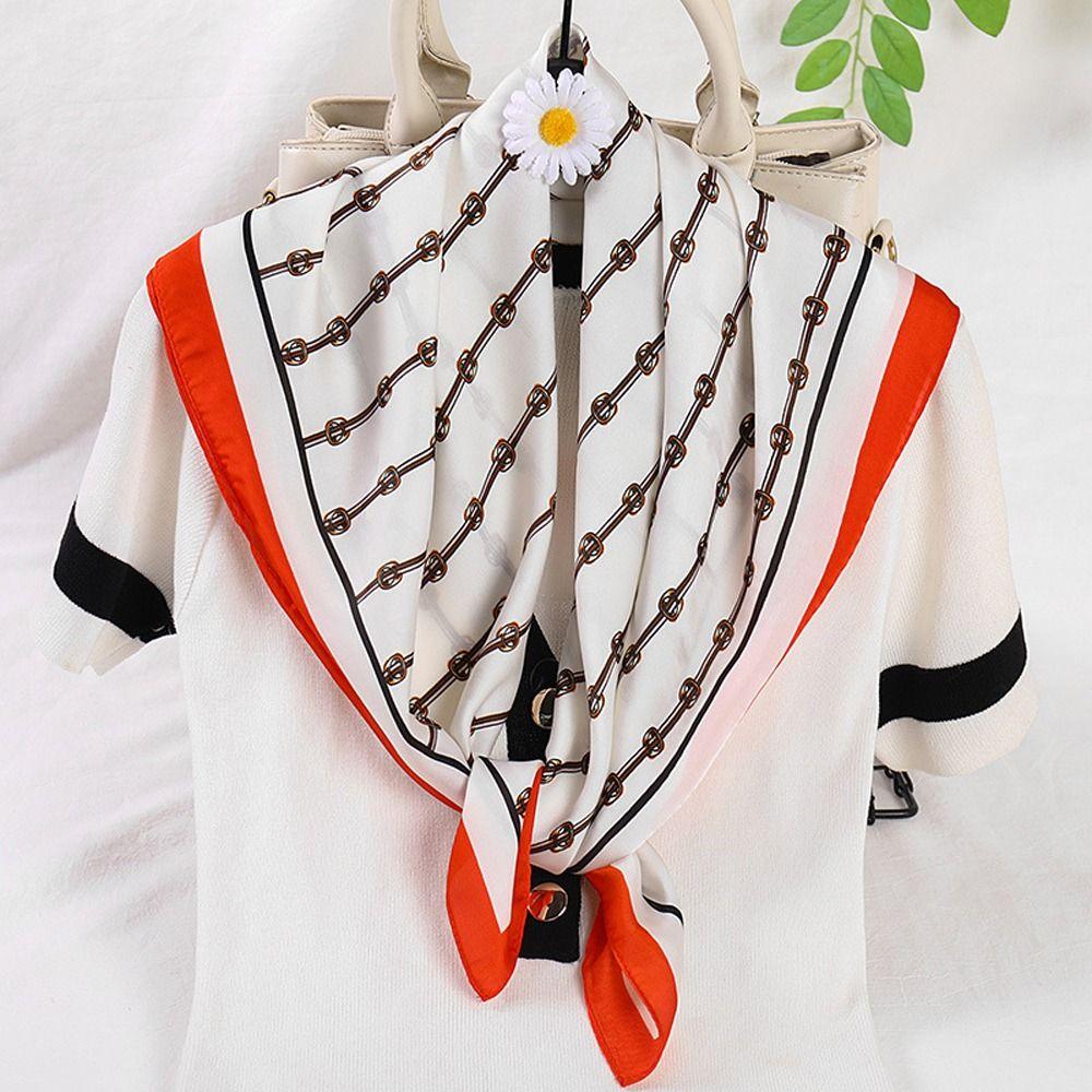 Chain Silk Satin Bandana Autumn Small Shawls 70cm Square Scarfs Women Neck Scarves Korean Hijab темно-синього кольору
Chain Silk Satin Bandana Autumn Small Shawls 70cm Square Scarfs Women Neck Scarves Korean Hijab темно-синього кольору