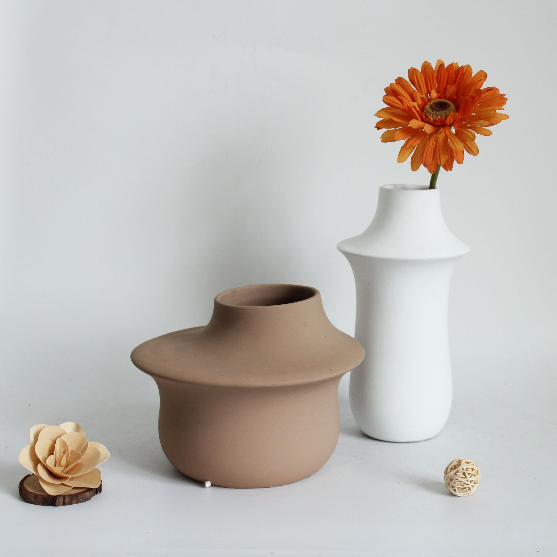 Morandi Ins Style Современные орнаменты Скандинавская креативная керамическая ваза Украшение дома Образец комнаты Мягкая установка Цветочный аранжировщик
Morandi Ins Style Современные орнаменты Скандинавская креативная керамическая ваза Украшение дома Образец комнаты Мягкая установка Цветочный аранжировщик