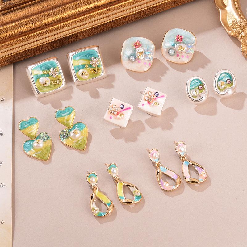 2024 Baroque Natural Pearl Earrings: High-End Retro Chinese Oil Painting Women s Jewelry
2024 Baroque Natural Pearl Earrings: High-End Retro Chinese Oil Painting Women s Jewelry
