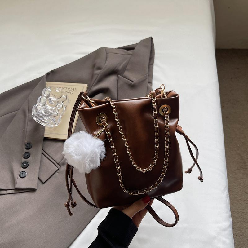 Модная сумка-мессенджер на одно плечо в иностранном стиле на кулиске, женская, лето 2025, новая, в иностранном стиле, повседневная сумка, корейская версия, сумка-ведро женская
Модная сумка-мессенджер на одно плечо в иностранном стиле на кулиске, женская, лето 2025, новая, в иностранном стиле, повседневная сумка, корейская версия, сумка-ведро женская