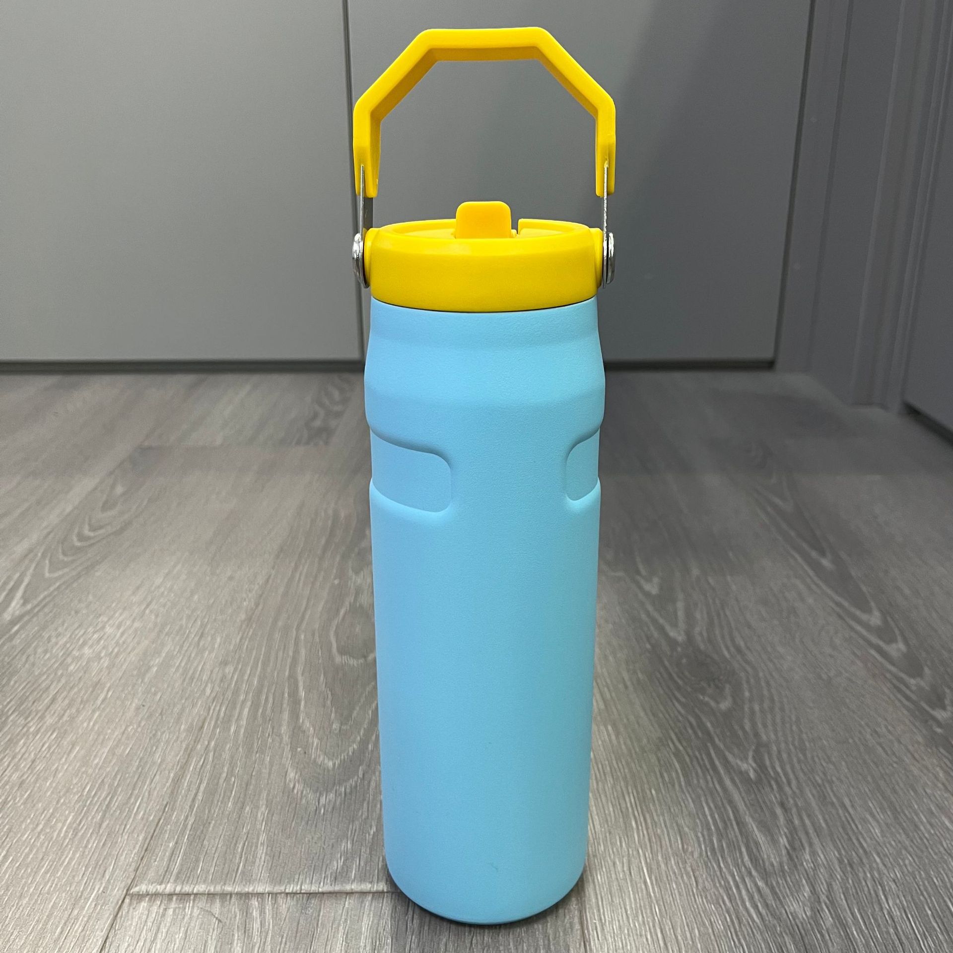 304 Stainless Steel Insulated Cup Outdoor Hiking Travel Cup Portable Handle Direct Drinking Cup Straw Ice CupKeep Cold 750ml небесно-голубой
304 Stainless Steel Insulated Cup Outdoor Hiking Travel Cup Portable Handle Direct Drinking Cup Straw Ice CupKeep Cold 750ml небесно-голубой