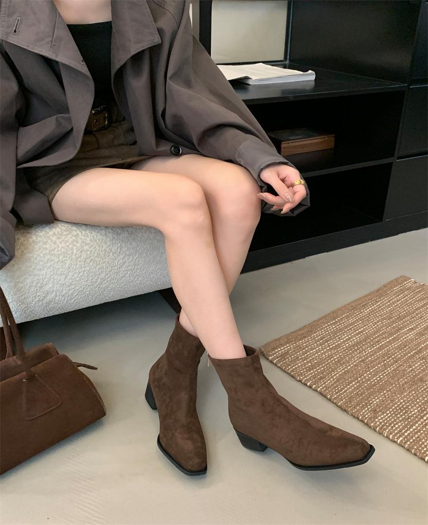 2025 autumn and winter new thick heel suede Korean small ankle boots women s versatile fashion thin boots short boots 39 коричневый
2025 autumn and winter new thick heel suede Korean small ankle boots women s versatile fashion thin boots short boots 39 коричневый