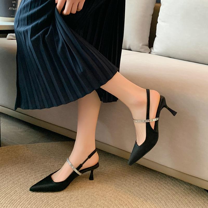 Fashion High Heels Shoes For Women Summer New Pointed Toe Stiletto Black Sexy Ladies Sandals Rhinestone Sequins Elegant Party Pumps 40 чёрный
Fashion High Heels Shoes For Women Summer New Pointed Toe Stiletto Black Sexy Ladies Sandals Rhinestone Sequins Elegant Party Pumps 40 чёрный