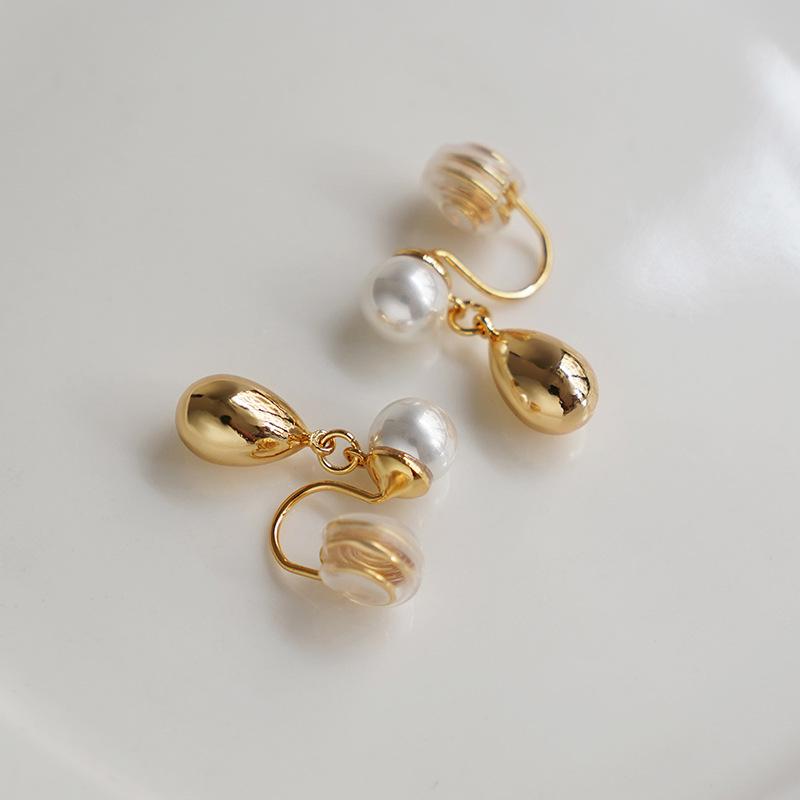 Элегантные клипсы-серьги с жемчужным металлическим диском для женщин без пирсинга ушей
Элегантные клипсы-серьги с жемчужным металлическим диском для женщин без пирсинга ушей