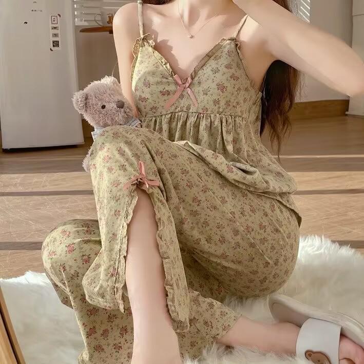 Летняя женская пижама 2023 года в стиле ретро с цветочным принтом, на тонких бретельках, с длинными брюками M
Летняя женская пижама 2023 года в стиле ретро с цветочным принтом, на тонких бретельках, с длинными брюками M