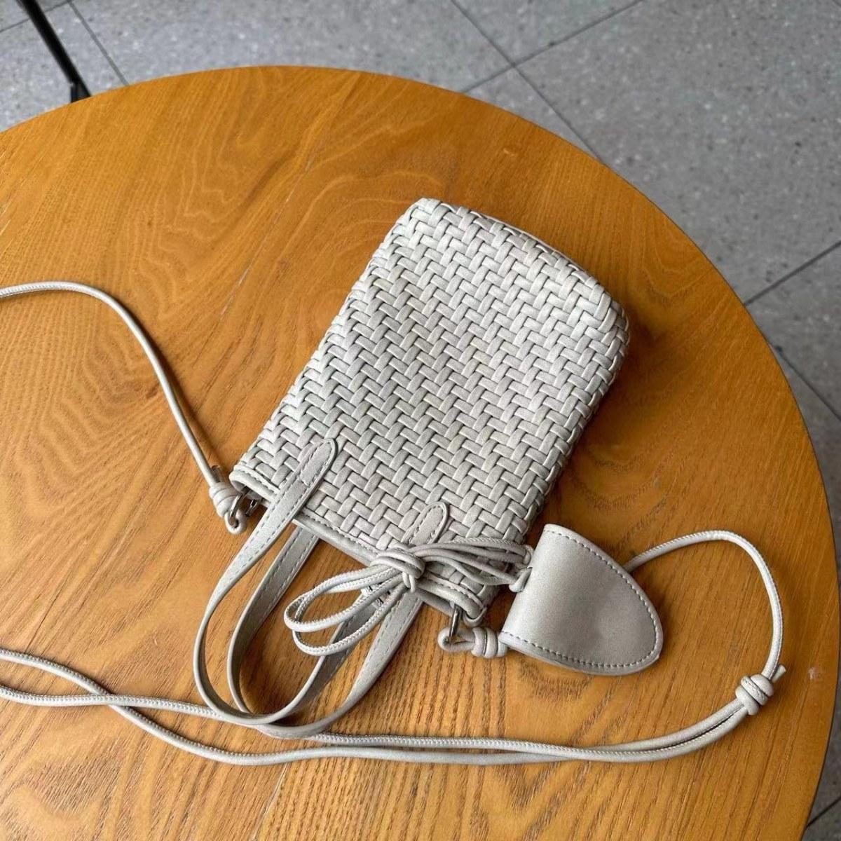 Fashion French fries bag New small bag Women s woven portable messenger mobile phone bag Premium sense серый
Fashion French fries bag New small bag Women s woven portable messenger mobile phone bag Premium sense серый