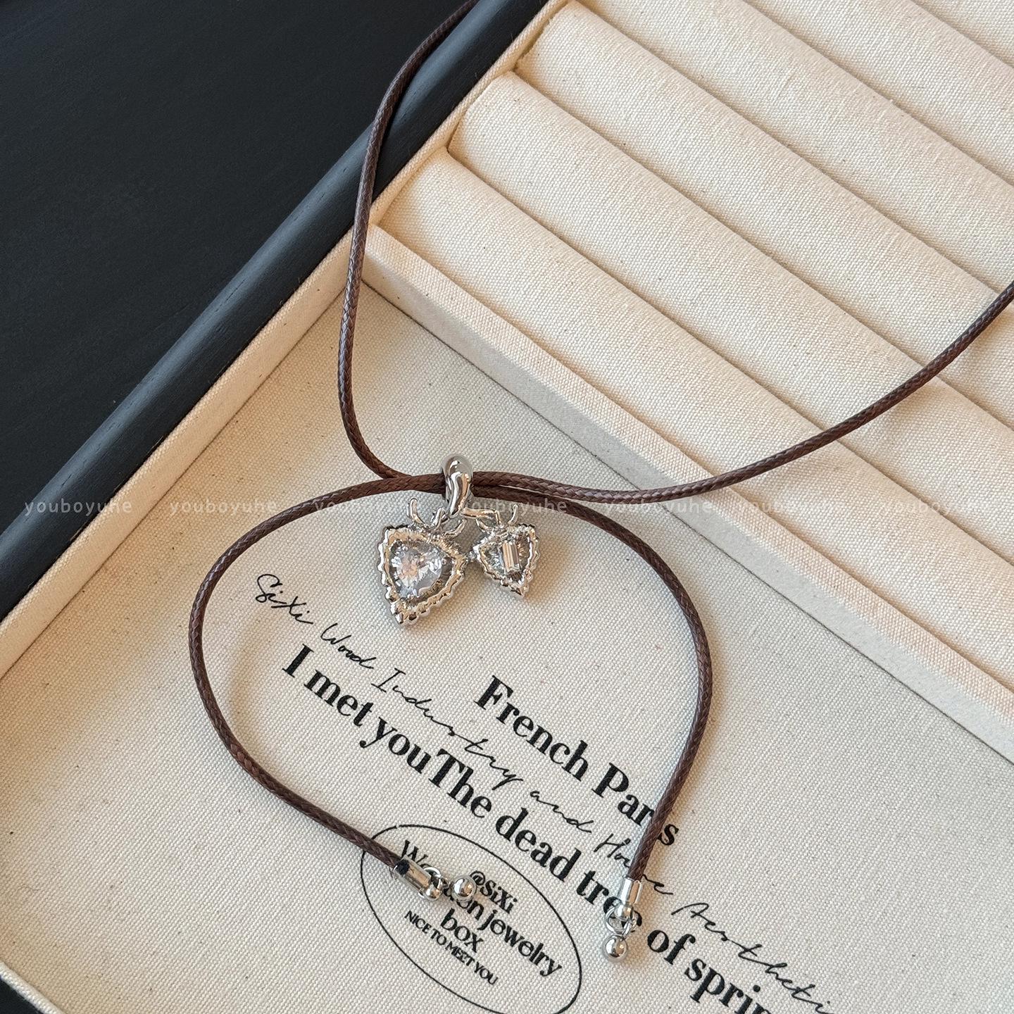 Silver Heart Leather Pendant Necklace: Women s High-End Clavicle Chain, Adjustable and Decorative.
Silver Heart Leather Pendant Necklace: Women s High-End Clavicle Chain, Adjustable and Decorative.