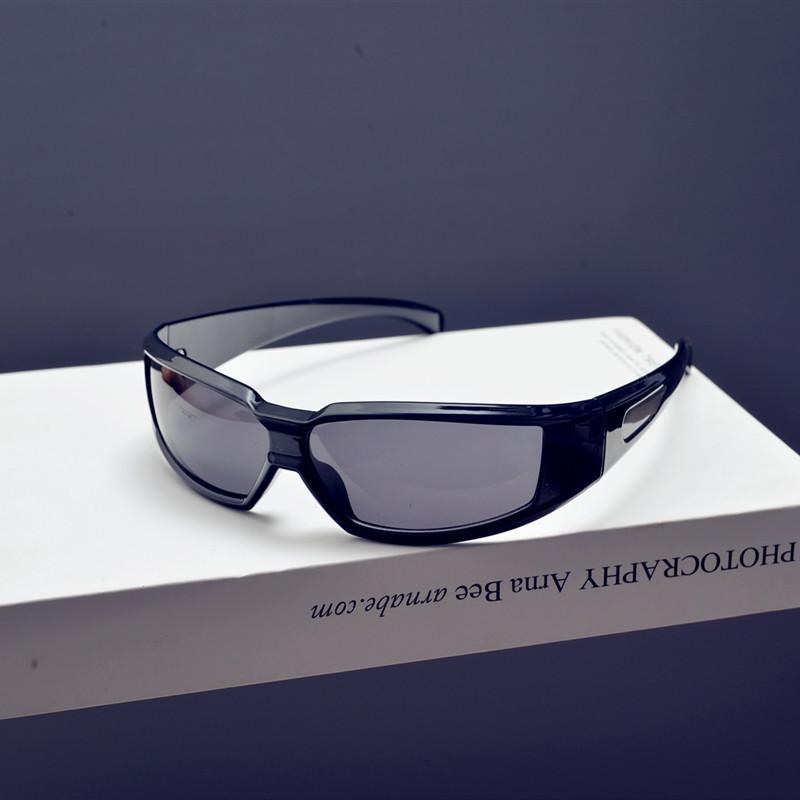 Future Warrior Silver Sparkling Sunglasses Cool Technology Sense Cyber Style Square Reflective Silver Frame Bar Bouncing Glasses
Future Warrior Silver Sparkling Sunglasses Cool Technology Sense Cyber Style Square Reflective Silver Frame Bar Bouncing Glasses