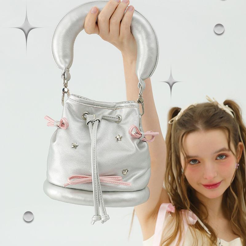 JIAERDI Lolita Style Sweet Cute Donut Bucket Bag Women Silver Harajuku Small Mini Shoulder Purse Ladies Soft Japanese Handbag 15x18x15cm срібний
JIAERDI Lolita Style Sweet Cute Donut Bucket Bag Women Silver Harajuku Small Mini Shoulder Purse Ladies Soft Japanese Handbag 15x18x15cm срібний