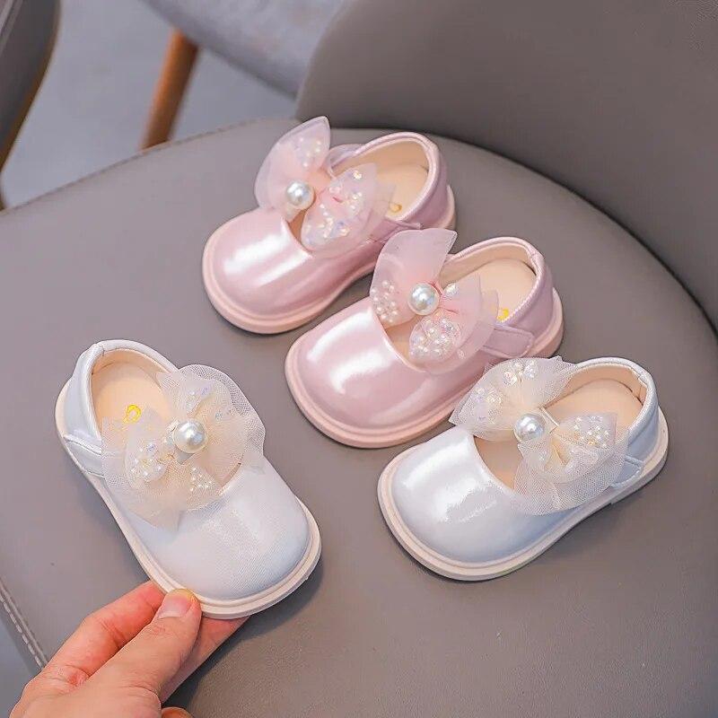 New 2024 Spring Girls Pearl Bowknot Leather Shoes Kids Fashion Princess Shoes Children Soft Sole Flats Baby Toddler Single Shoes
New 2024 Spring Girls Pearl Bowknot Leather Shoes Kids Fashion Princess Shoes Children Soft Sole Flats Baby Toddler Single Shoes