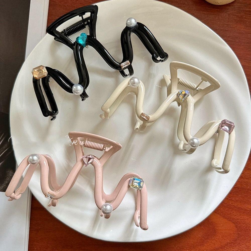 Acrylic Wave Rhinestone Star Hair Claw M Shaped Pearl Grab Clip Fashion Heart Hair Clip Streetwear
Acrylic Wave Rhinestone Star Hair Claw M Shaped Pearl Grab Clip Fashion Heart Hair Clip Streetwear