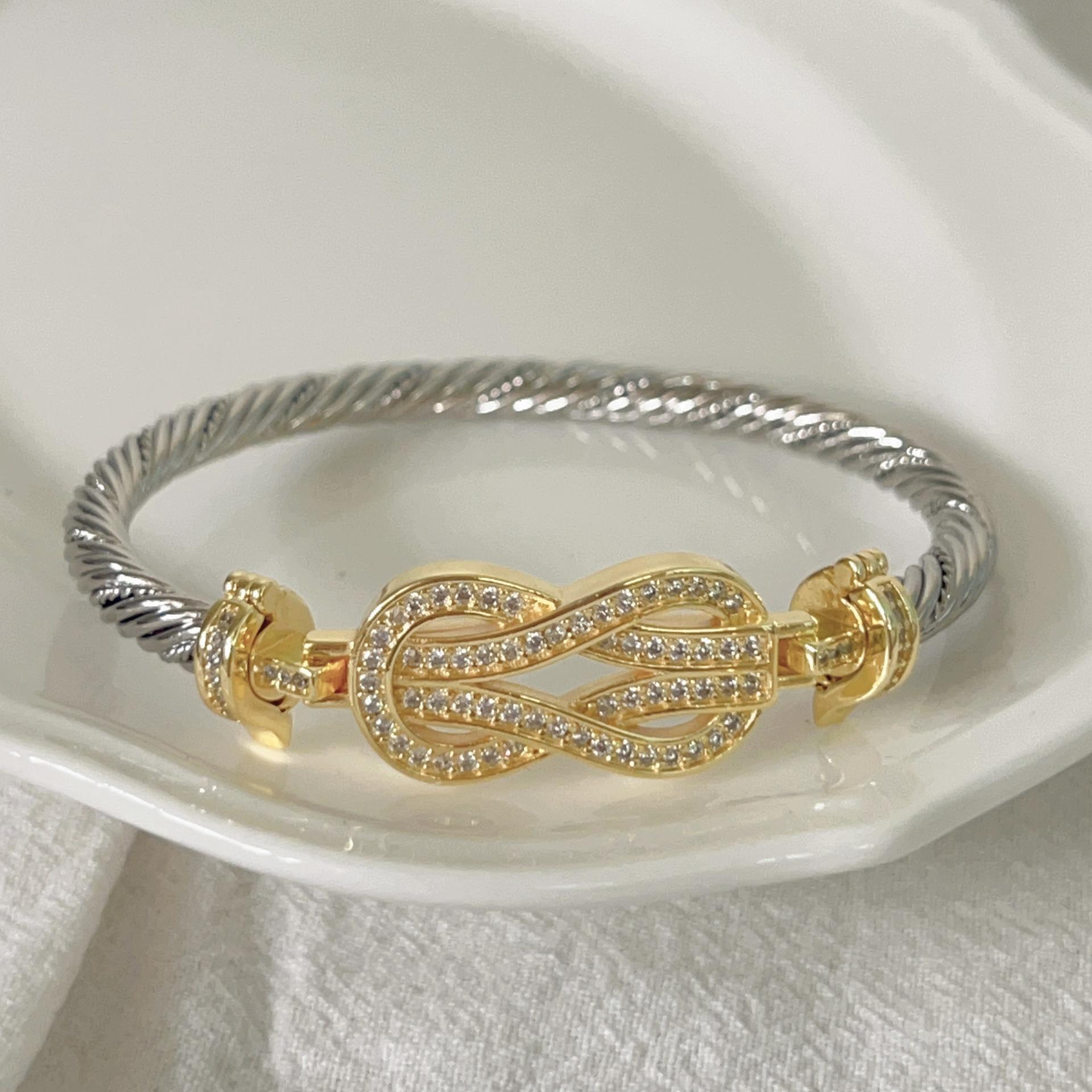 18K Gold-plated Half-diamond Diamond-set 8-character Horseshoe Buckle Twist Steel Wire Bracelet Natal Year Hand Rope Senior Sense 2026 18CM
18K Gold-plated Half-diamond Diamond-set 8-character Horseshoe Buckle Twist Steel Wire Bracelet Natal Year Hand Rope Senior Sense 2026 18CM