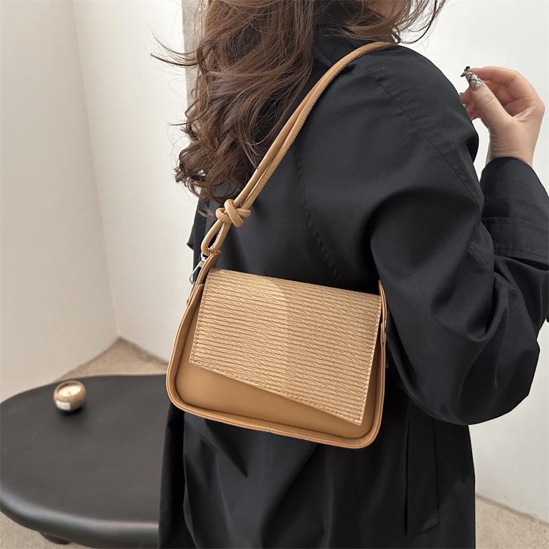Retro texture early spring new casual fashion large capacity solid color one shoulder crossbody armpit bag women рожевий червоний колір
Retro texture early spring new casual fashion large capacity solid color one shoulder crossbody armpit bag women рожевий червоний колір