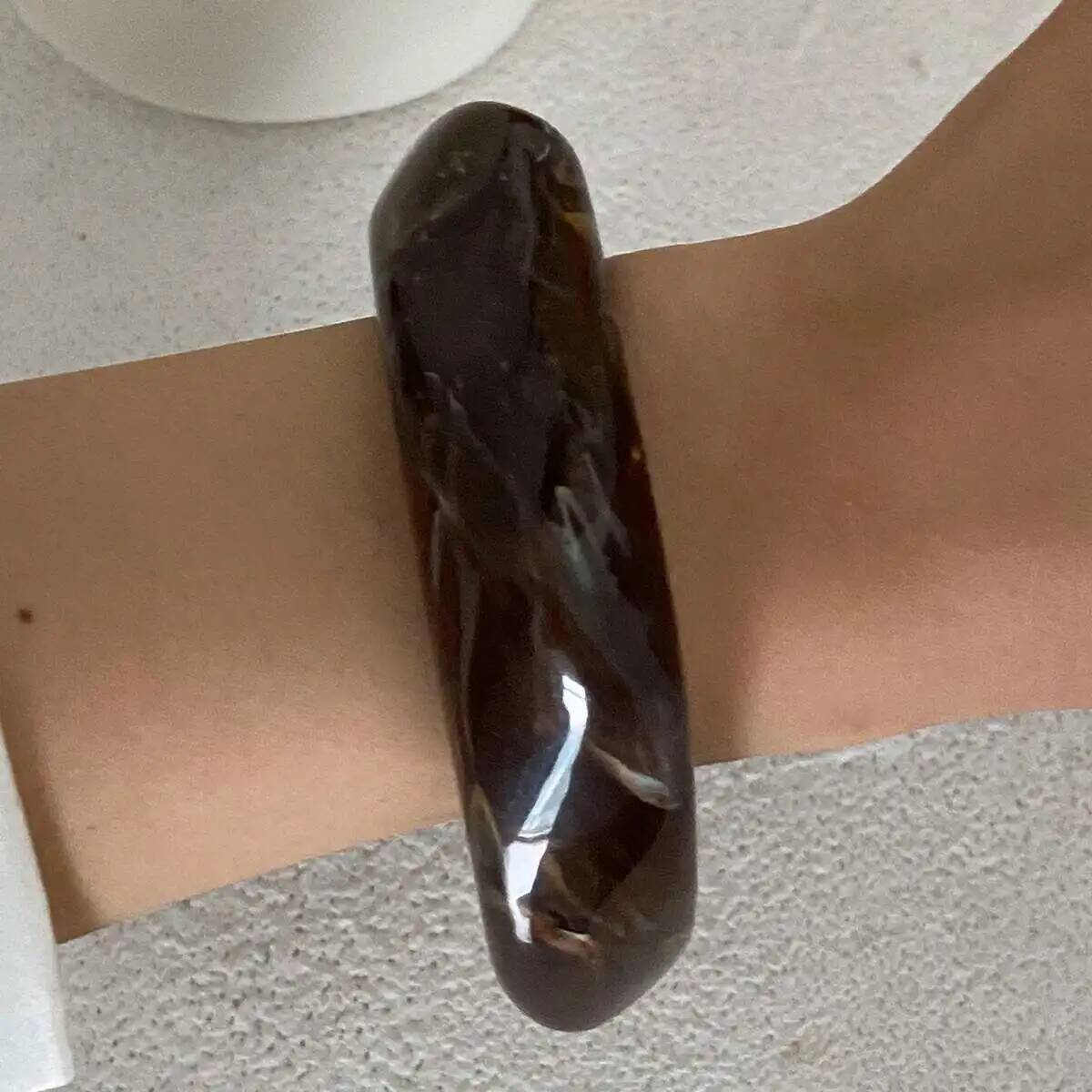 Ingemark Y2K Boho Irregular Resin Plastic Bangles for Women New Trend 2025 Goth Geometric Wide Bracelet Daily Party Hand Jewelry темно-коричневого кольору
Ingemark Y2K Boho Irregular Resin Plastic Bangles for Women New Trend 2025 Goth Geometric Wide Bracelet Daily Party Hand Jewelry темно-коричневого кольору