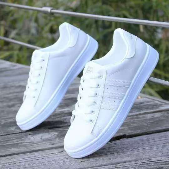 Men s shoes new trend board shoes Korean version versatile casual shoes waterproof little white shoes student sports shoes 45
Men s shoes new trend board shoes Korean version versatile casual shoes waterproof little white shoes student sports shoes 45