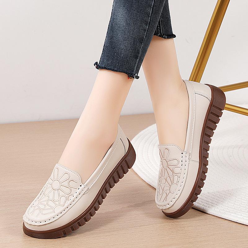 Spring embroidered leather beanie shoes women s shoes soft sole single shoes middle-aged casual round head flat bottom mother shoes women 35 сірий колір
Spring embroidered leather beanie shoes women s shoes soft sole single shoes middle-aged casual round head flat bottom mother shoes women 35 сірий колір