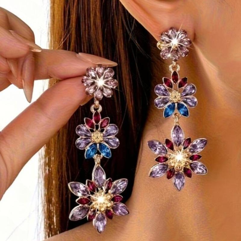 Luxurious Flower Style Pendant Earrings Inlaid with Synthetic Zircon Zircon Suitable for Ladies To Wear At Banquets and Parties
Luxurious Flower Style Pendant Earrings Inlaid with Synthetic Zircon Zircon Suitable for Ladies To Wear At Banquets and Parties