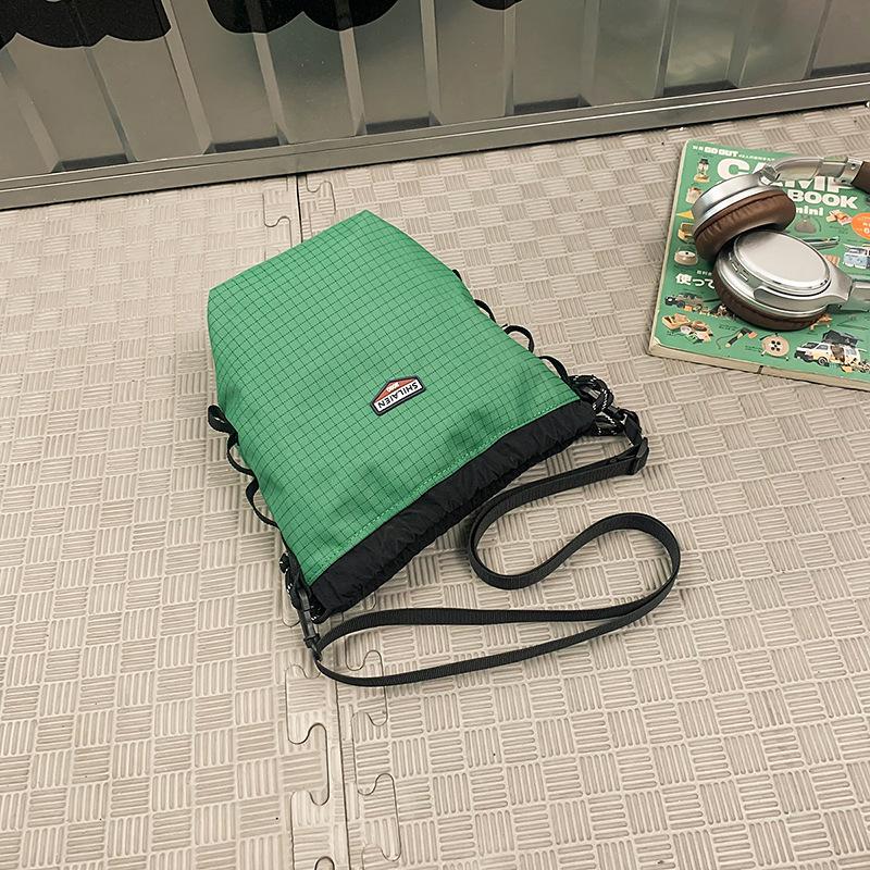 Japanese casual oblique span bag 2025 new Korean version fashionable versatile commuter sports small bag tooling shoulder bucket bag зелений
Japanese casual oblique span bag 2025 new Korean version fashionable versatile commuter sports small bag tooling shoulder bucket bag зелений