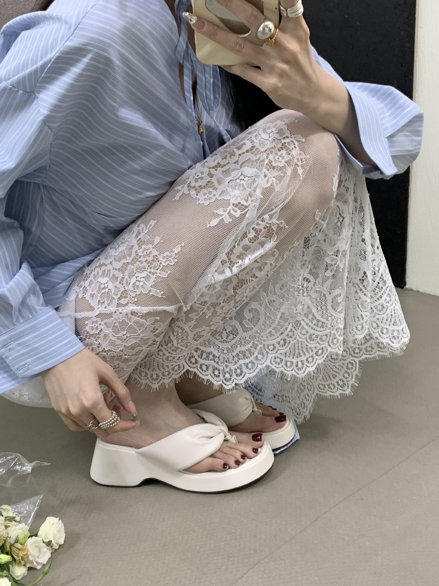 Gentle Fairy Style Flip-Flops Thick Bottom Heightening Women Wear Summer Fashion Versatile High-Heeled Cool Slippers 39
Gentle Fairy Style Flip-Flops Thick Bottom Heightening Women Wear Summer Fashion Versatile High-Heeled Cool Slippers 39
