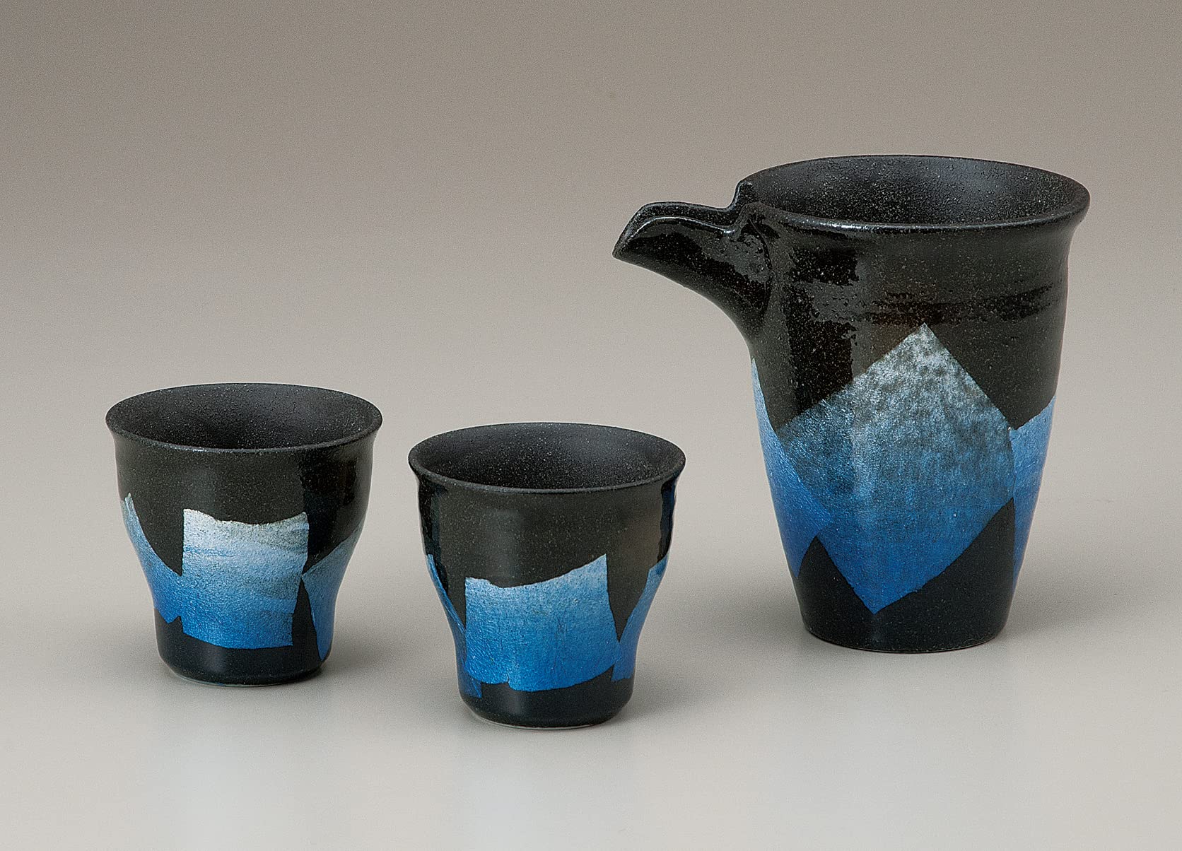 Masaho Ino Kutani ware evening drink set box Silver blue (presentation included) K7-1175
Masaho Ino Kutani ware evening drink set box Silver blue (presentation included) K7-1175