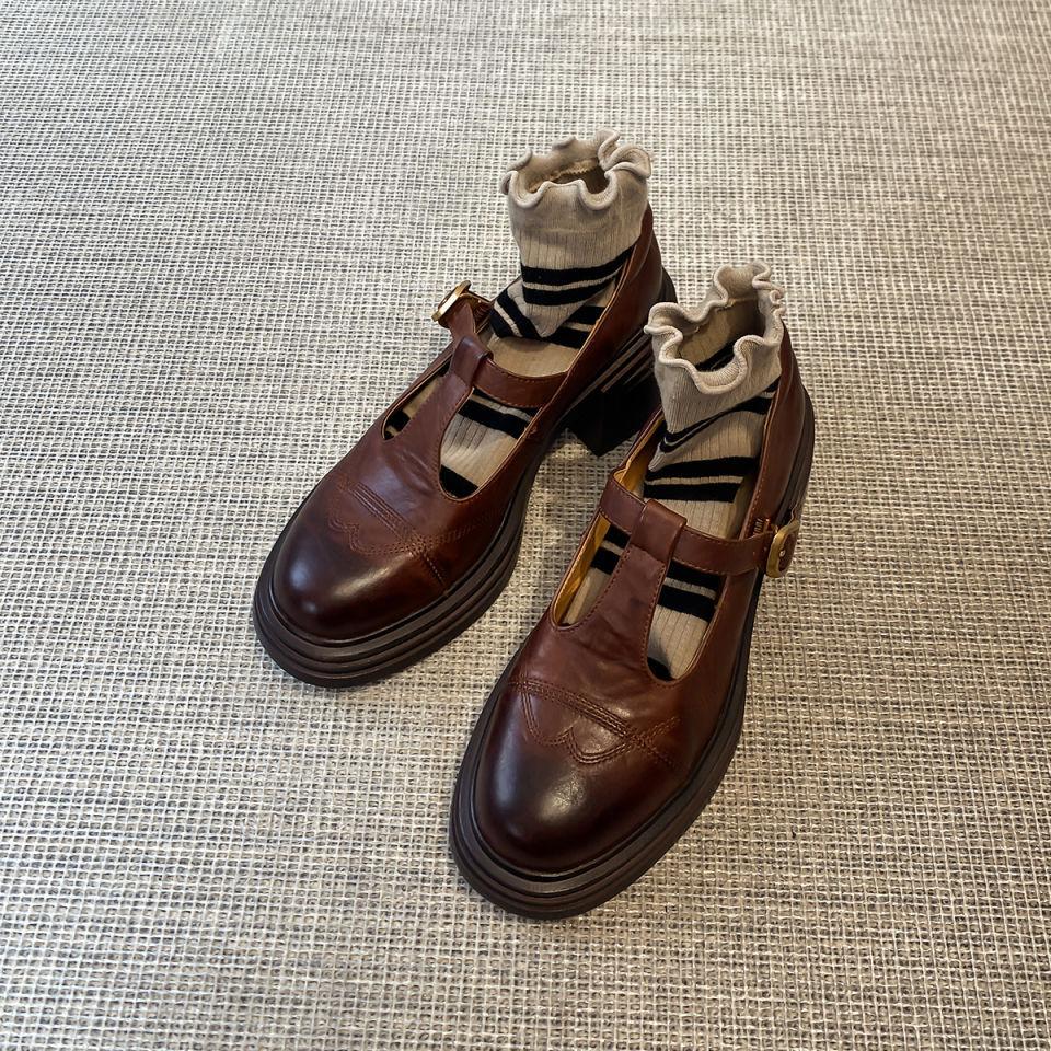 thick-soled thick-heeled loafers for women s retro fashion, absolutely unique for small people, T-shaped with high heels, Mary Jane shoes. 39 коричневый
thick-soled thick-heeled loafers for women s retro fashion, absolutely unique for small people, T-shaped with high heels, Mary Jane shoes. 39 коричневый