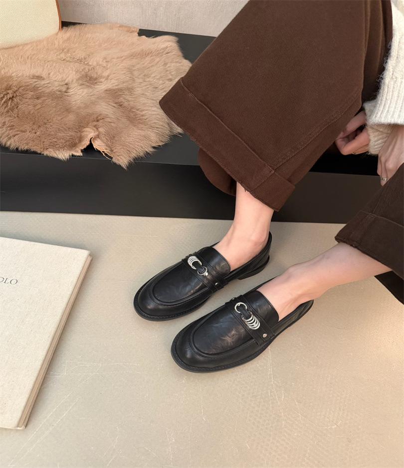 Лоферы женские 2025 британский стиль маленькие кожаные туфли ретро балетки низкий каблук черные однопедальные весенне-летние туфли 39 чёрный
Лоферы женские 2025 британский стиль маленькие кожаные туфли ретро балетки низкий каблук черные однопедальные весенне-летние туфли 39 чёрный