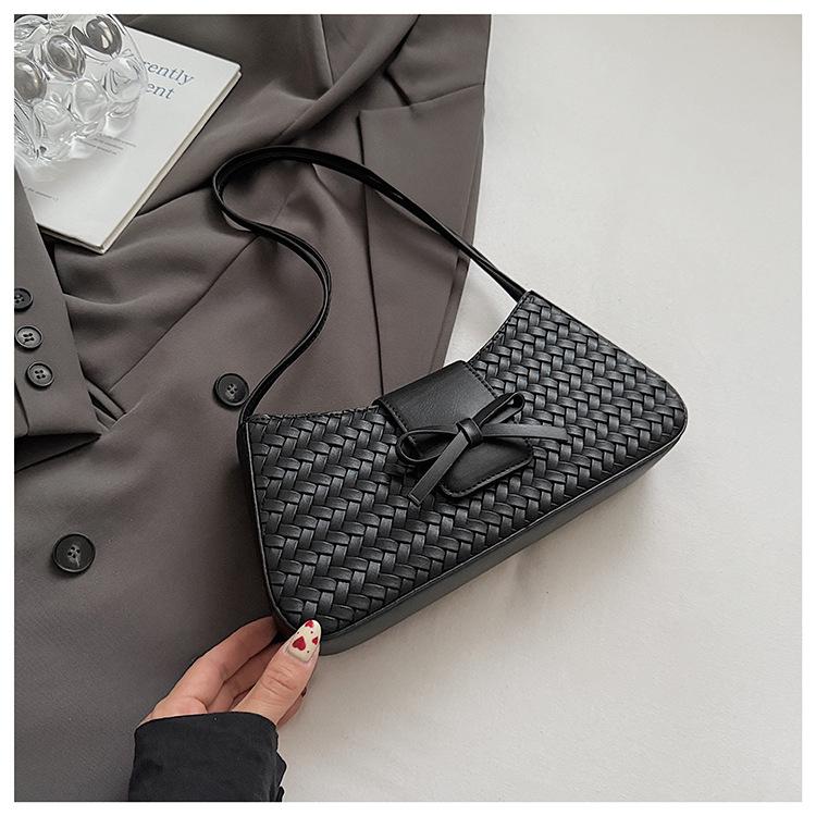 2025 новая корейская версия нишевый дизайн сумка подмышку женская сенменг универсальная модная темпераментная текстурная сумка на плечо для通勤 чёрный
2025 новая корейская версия нишевый дизайн сумка подмышку женская сенменг универсальная модная темпераментная текстурная сумка на плечо для通勤 чёрный