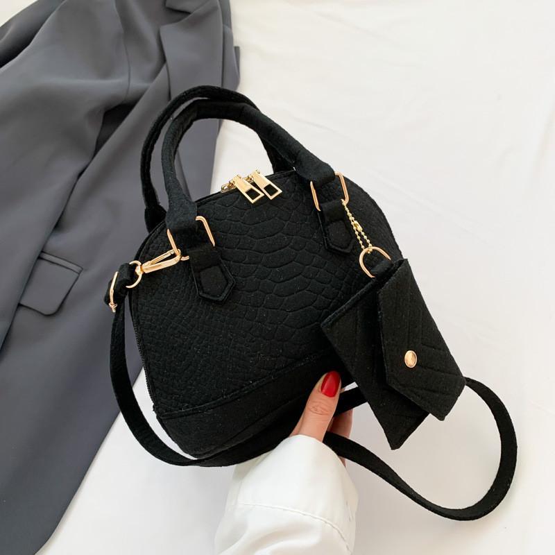 Fashionable Street Style Felt Handbag Chic Casual Shell Purse With Zipper Closure
Fashionable Street Style Felt Handbag Chic Casual Shell Purse With Zipper Closure