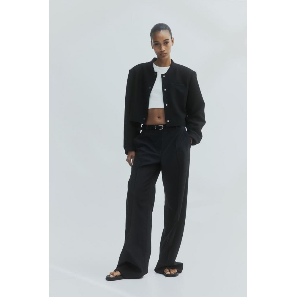 КОРОТКАЯ КУРТКА HM С ПОДТЕПЛКАМИ, ЧЕРНАЯ