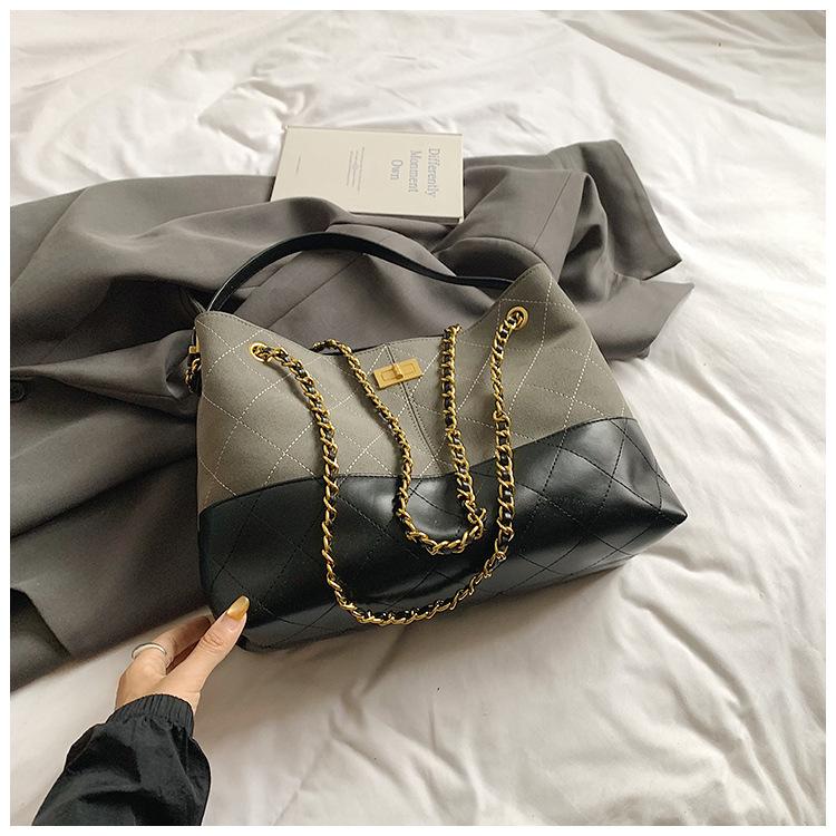 Premium diamond contrasting color portable tote bag new retro large-capacity chain shoulder bag niche messenger bag сірий колір
Premium diamond contrasting color portable tote bag new retro large-capacity chain shoulder bag niche messenger bag сірий колір