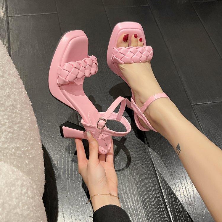 Fashion temperament European and American style 2025 summer new women s shoes square head woven thick sole word with high heels sandals women 40 рожевий
Fashion temperament European and American style 2025 summer new women s shoes square head woven thick sole word with high heels sandals women 40 рожевий