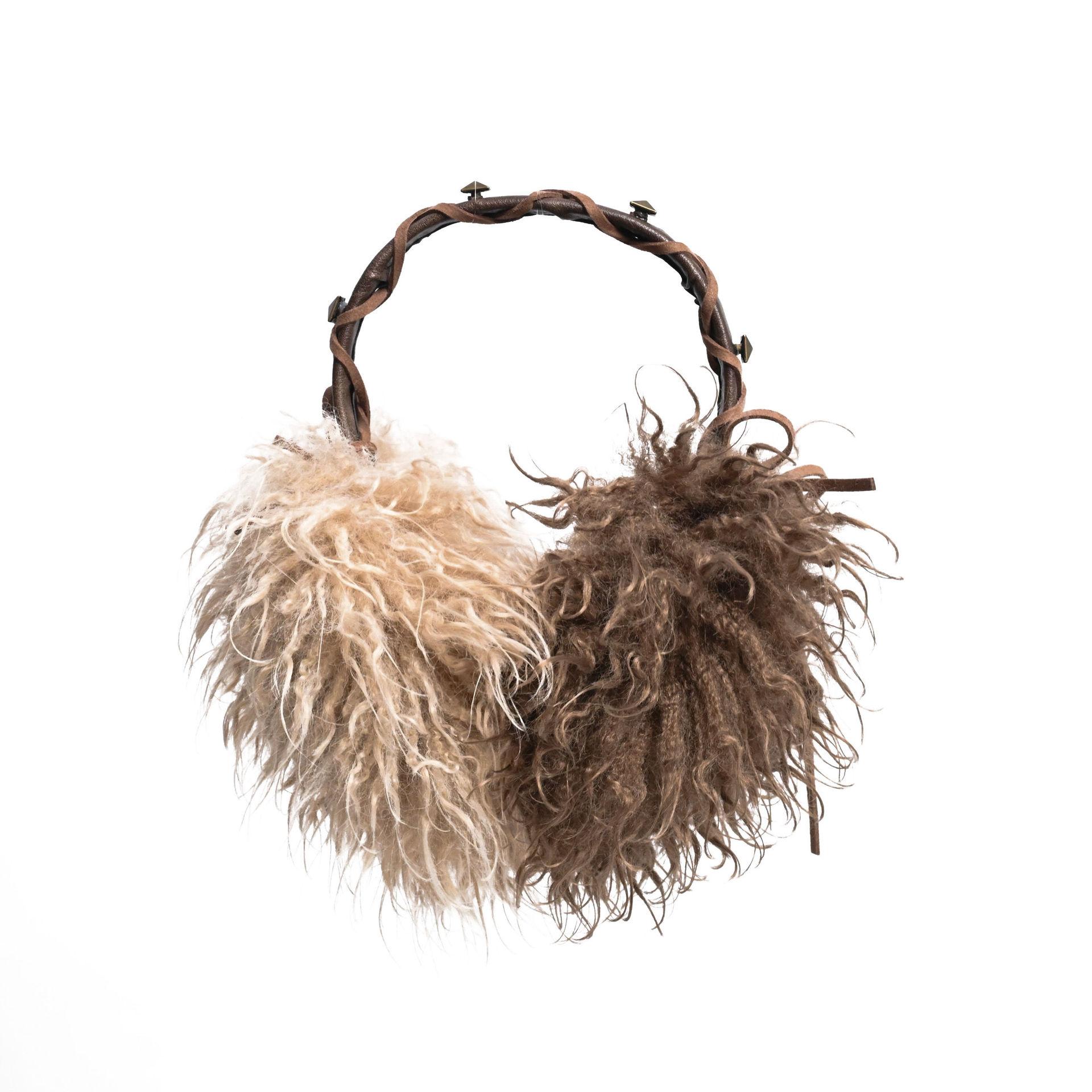 Y2K субкультура нишевый дизайн искусственная кожа Merad пляжная шерсть двухцветные термонаушники темно-коричневого
Y2K субкультура нишевый дизайн искусственная кожа Merad пляжная шерсть двухцветные термонаушники темно-коричневого