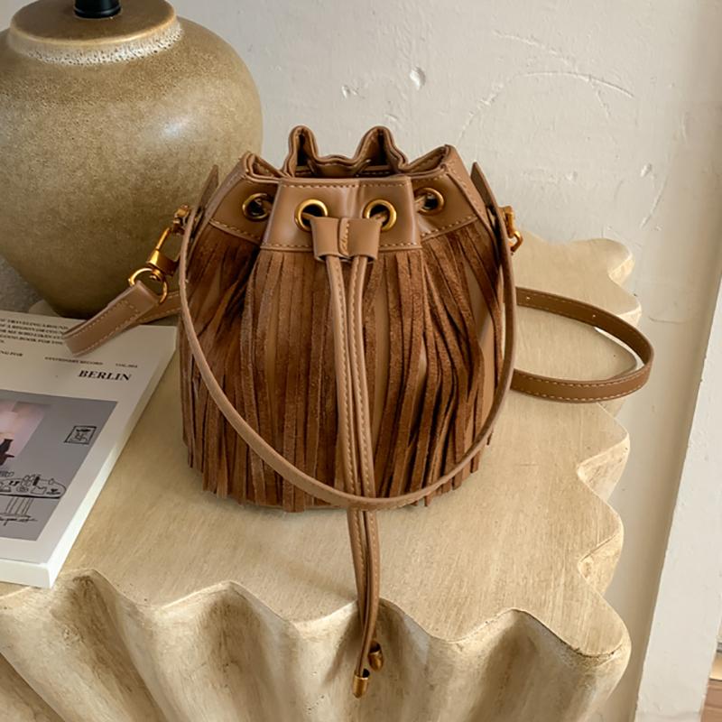 PU Retro Tassel Drawstring Bucket Bag 2026 High Quality Bags for Women Temperament Waterproof Retro Commuting Women s Handbags
PU Retro Tassel Drawstring Bucket Bag 2026 High Quality Bags for Women Temperament Waterproof Retro Commuting Women s Handbags