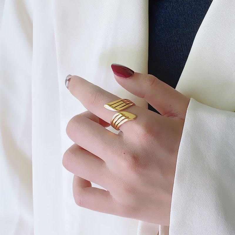 Минималистичное неровное кольцо из титановой стали - Высококлассный холодный стиль с уникальным женским дизайном. US 9
Минималистичное неровное кольцо из титановой стали - Высококлассный холодный стиль с уникальным женским дизайном. US 9