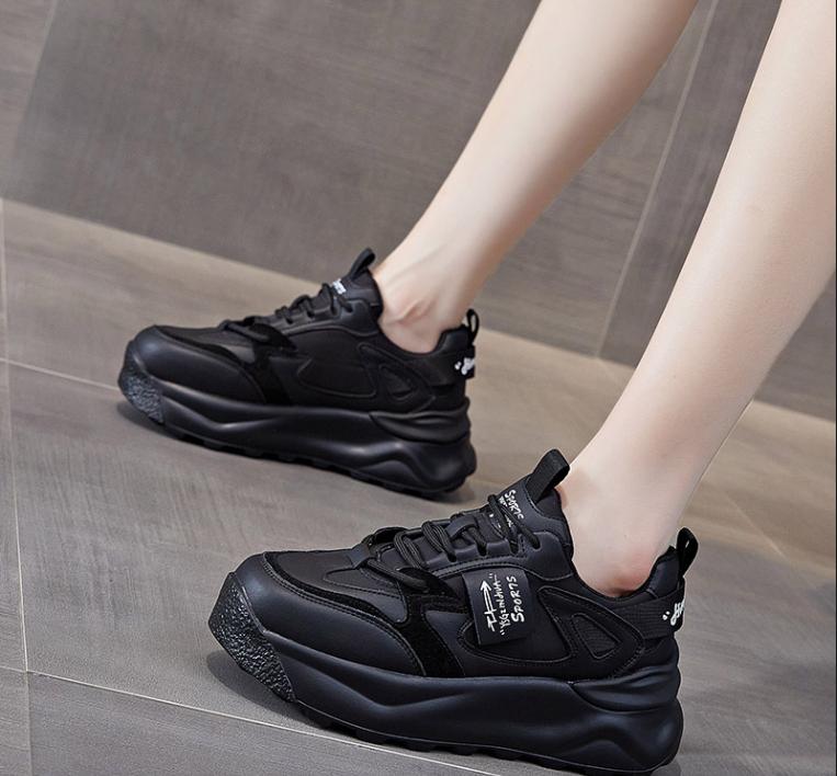 Новые осенне-зимние повседневные туфли из натуральной кожи, спортивная обувь, женская обувь, толстая подошва, увеличивающая рост, кроссовки 35
Новые осенне-зимние повседневные туфли из натуральной кожи, спортивная обувь, женская обувь, толстая подошва, увеличивающая рост, кроссовки 35