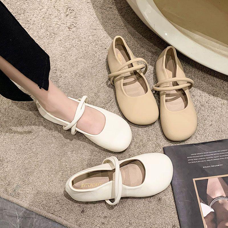 Single shoes women s new summer French shallow mouth soft-soled flats gentle grandma shoes Mary Jane small leather shoes 35
Single shoes women s new summer French shallow mouth soft-soled flats gentle grandma shoes Mary Jane small leather shoes 35