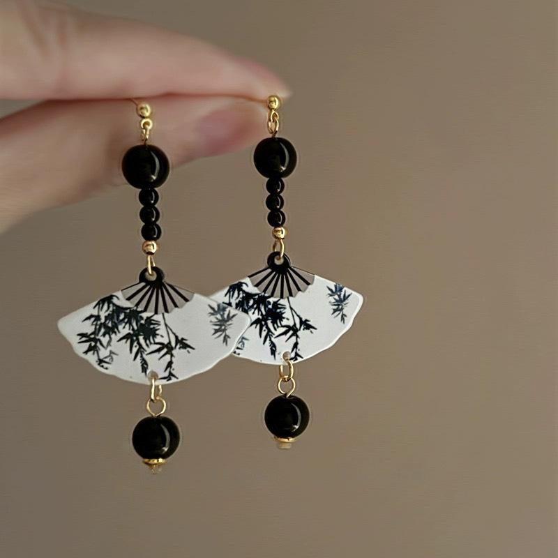 Antique new Chinese ink earrings women s new niche design stud earrings high-end temperament earrings
Antique new Chinese ink earrings women s new niche design stud earrings high-end temperament earrings