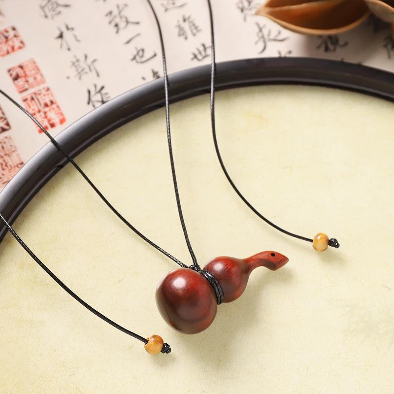 Подвеска-тыква из зеленого сандала, длинное ожерелье, нишевый дизайн, цепочка для свитера из черного сандала, простые аксессуары для женщин
Подвеска-тыква из зеленого сандала, длинное ожерелье, нишевый дизайн, цепочка для свитера из черного сандала, простые аксессуары для женщин