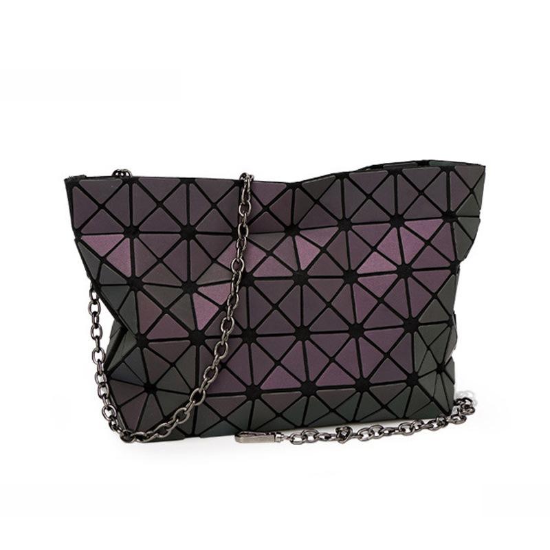 Светящаяся нерегулярная геометрическая сумка Новая складная сумка-трансформер в японском стиле с ромбовидной цепочкой Лазерная на плечо Женская сумка
Светящаяся нерегулярная геометрическая сумка Новая складная сумка-трансформер в японском стиле с ромбовидной цепочкой Лазерная на плечо Женская сумка