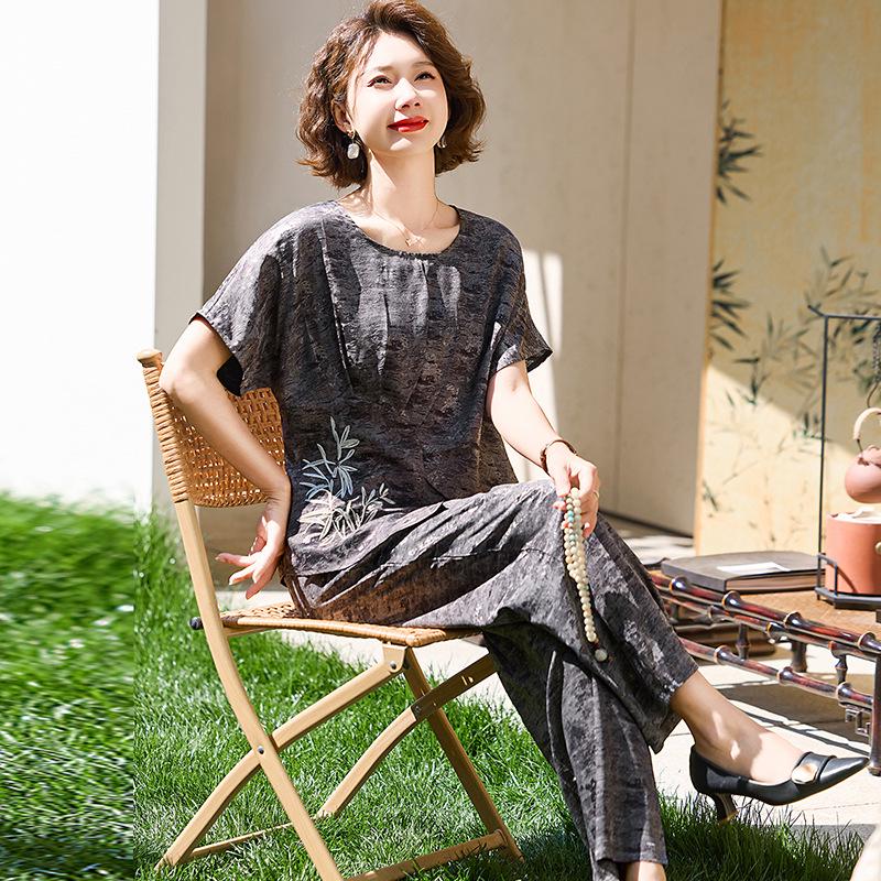 Women s Casual Summer Fashion Two-Piece Set - Short-Sleeved Top for Middle-Aged and Elderly Moms 3XL
Women s Casual Summer Fashion Two-Piece Set - Short-Sleeved Top for Middle-Aged and Elderly Moms 3XL