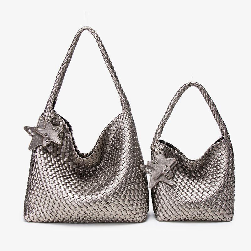 Cowhide Hand-Woven Tote Bag 2025 New Fashion Large Capacity Portable Shoulder Bag Western Style Hot Sale Underarm Bag Silver small size
Cowhide Hand-Woven Tote Bag 2025 New Fashion Large Capacity Portable Shoulder Bag Western Style Hot Sale Underarm Bag Silver small size
