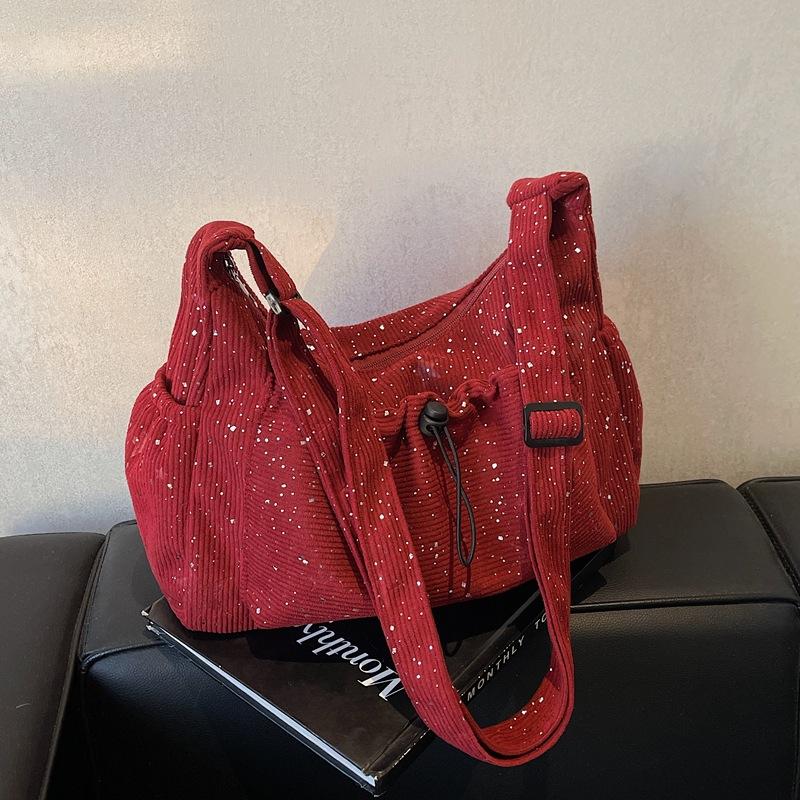 2025 new messenger bag women s fashion flow shoulder bag student class portable messenger bag чёрный
2025 new messenger bag women s fashion flow shoulder bag student class portable messenger bag чёрный