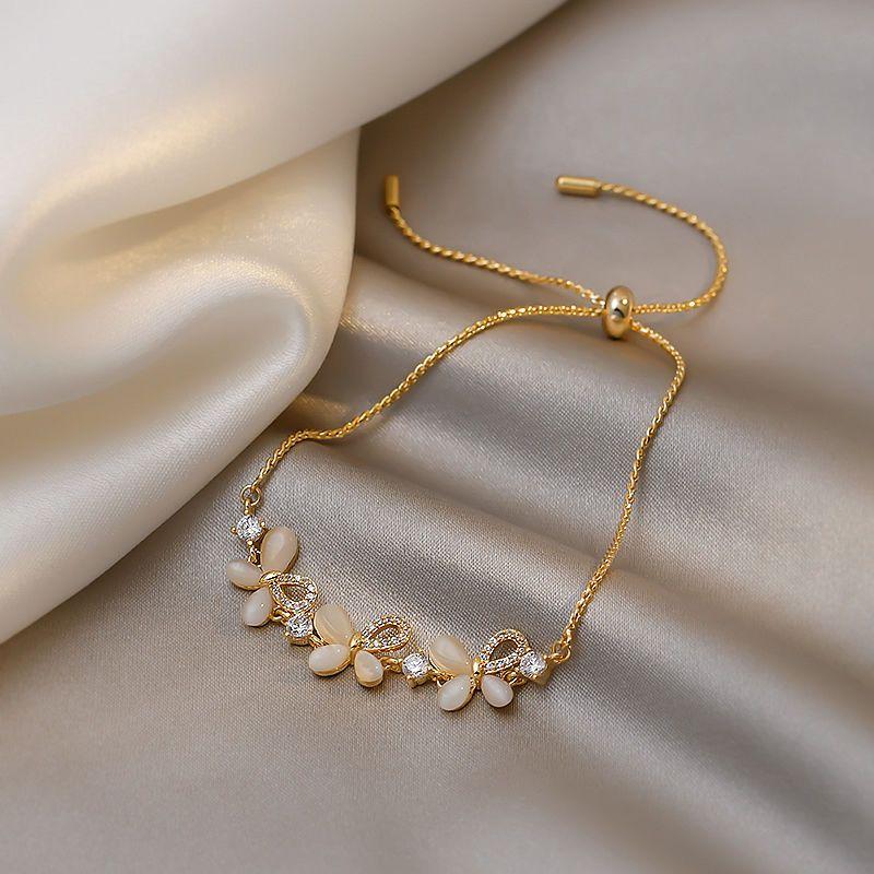 Корейские браслеты-бабочки из натурального белого камня из нержавеющей стали для женщин, новые модные классические ювелирные изделия, подарки
Корейские браслеты-бабочки из натурального белого камня из нержавеющей стали для женщин, новые модные классические ювелирные изделия, подарки