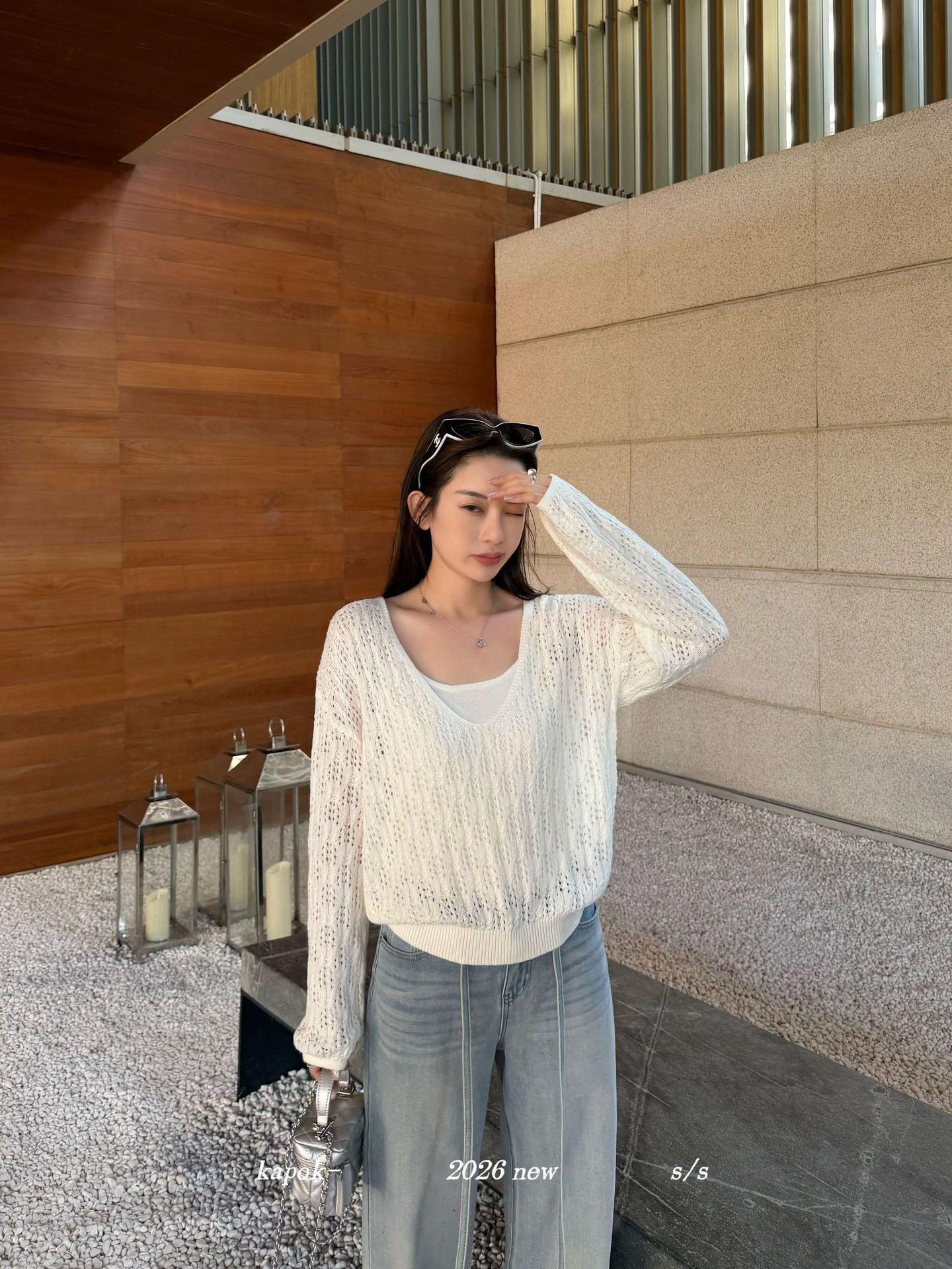 Thirteen Rows KAPOK Spring V-Neck Knit Cardigan & Solid Camisole Set One Size
Thirteen Rows KAPOK Spring V-Neck Knit Cardigan & Solid Camisole Set One Size